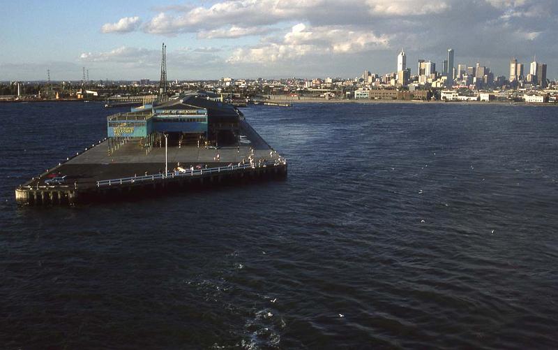 RWT 0067 074-37 Australia Melbourne Harbor.jpg
